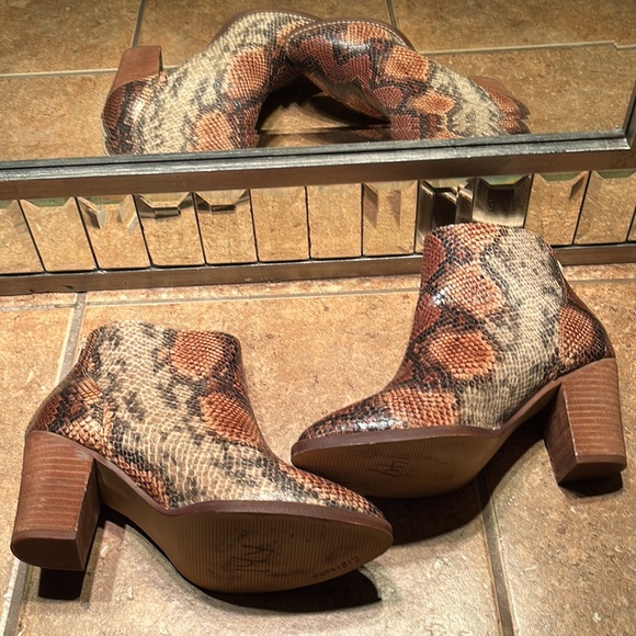 NWOT Faux Snakeskin Booties - Picture 9 of 9